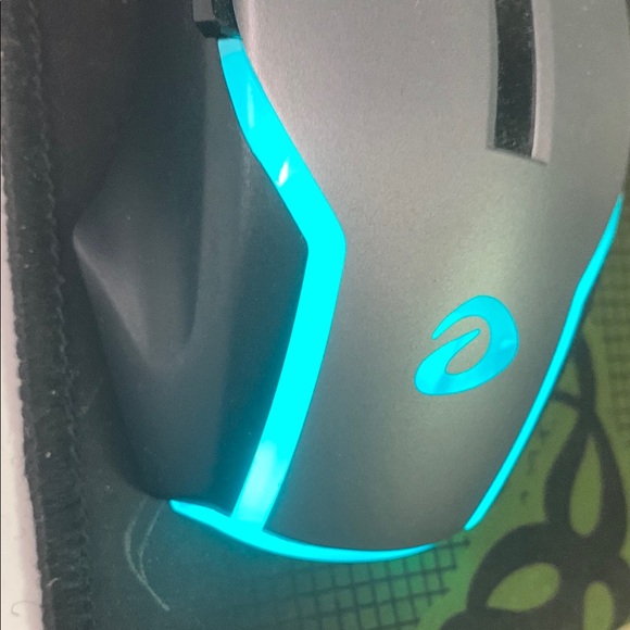 Gaming Mouse with Pink LED Lights - Picture 7 of 11